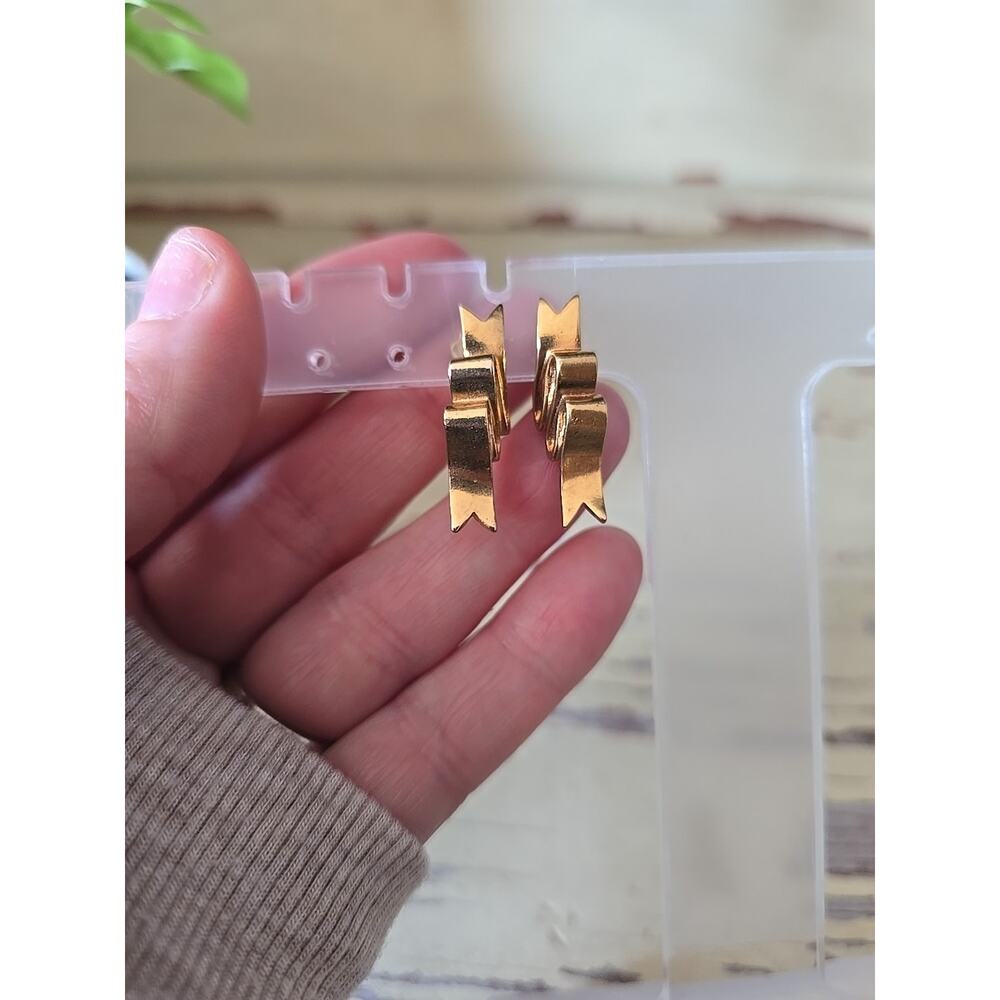 Vtg Monet Gold Tone Festive Folded Ribbon‎ Fashion Jewelry Pierced Stud Earrings - Picture 2 of 5